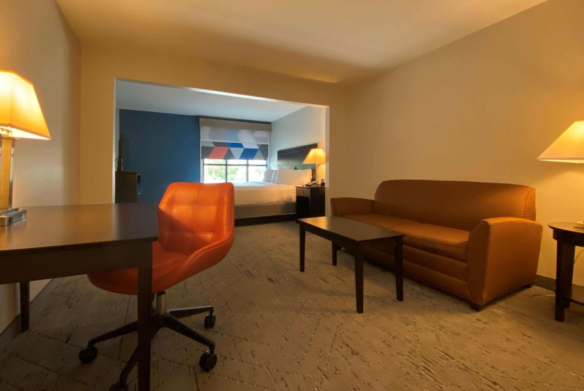 Wingate By Wyndham State Arena Raleigh/Cary Hotel Exterior foto