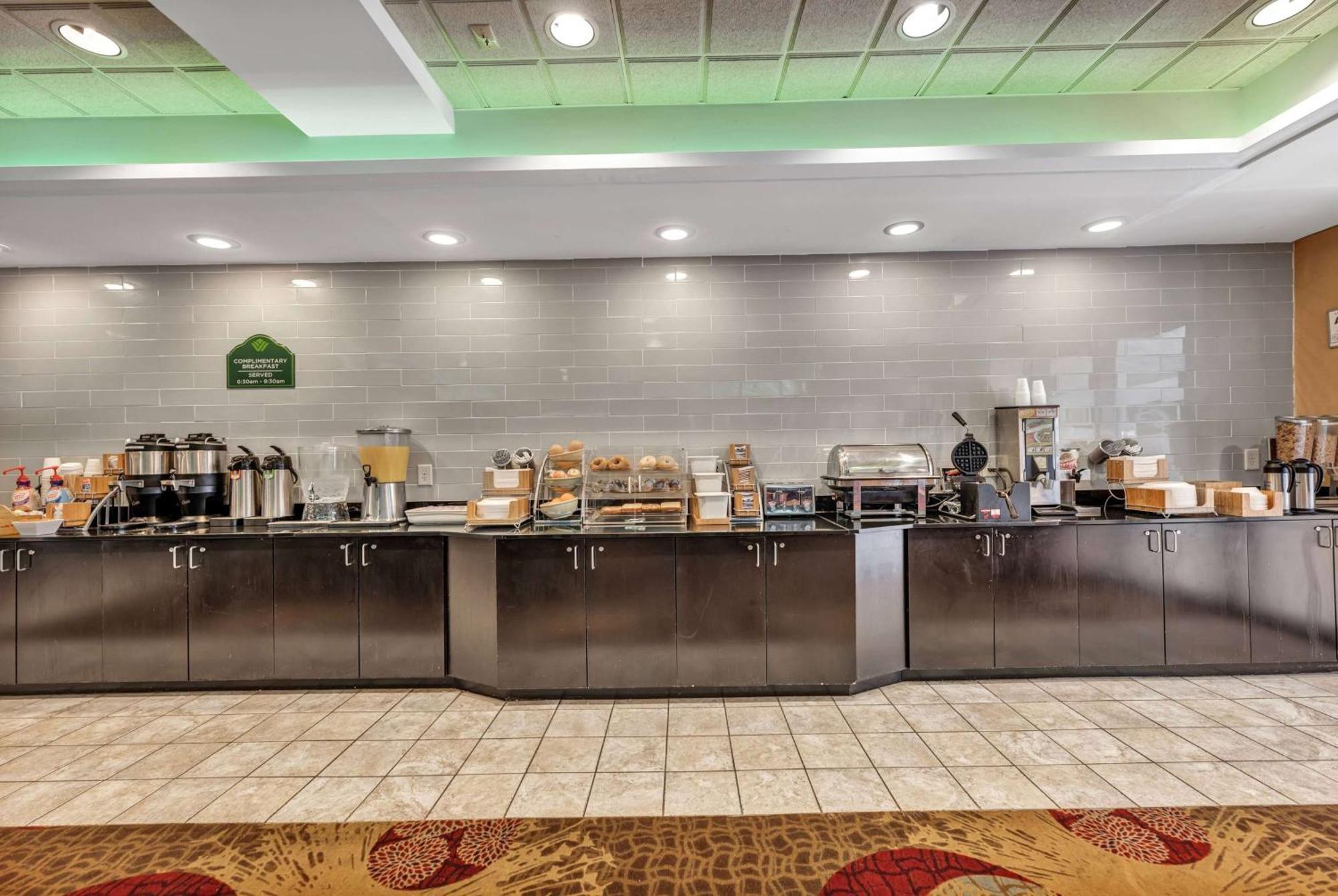 Wingate By Wyndham State Arena Raleigh/Cary Hotel Exterior foto